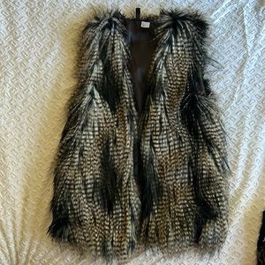 Black/grey no sleeve vest